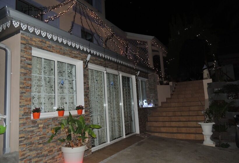 پانسیون L Orky Mel