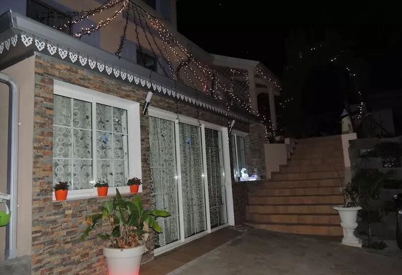 پانسیون L Orky Mel