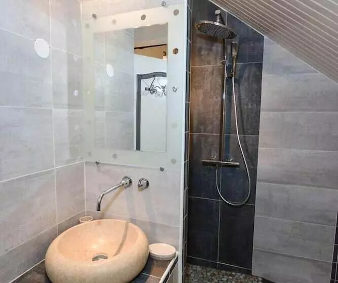 پانسیون L Orky Mel