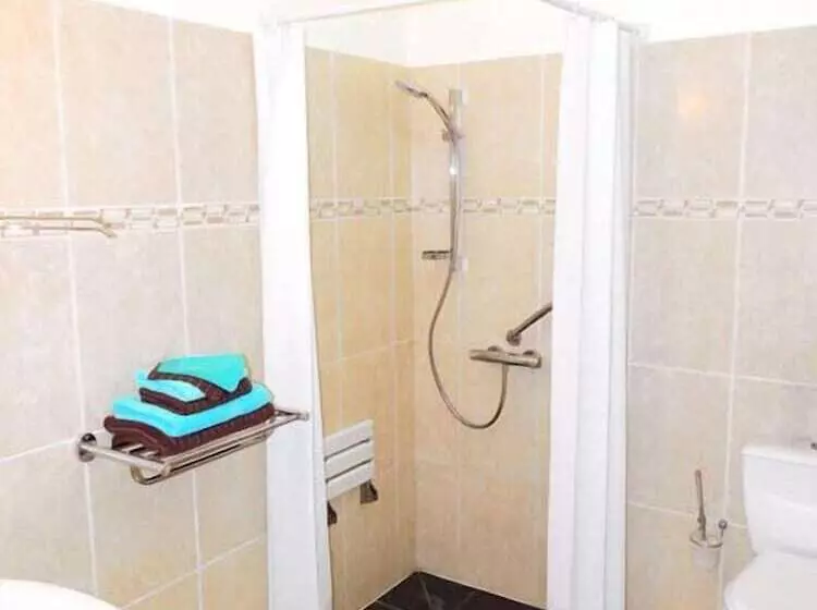 پانسیون L Orky Mel