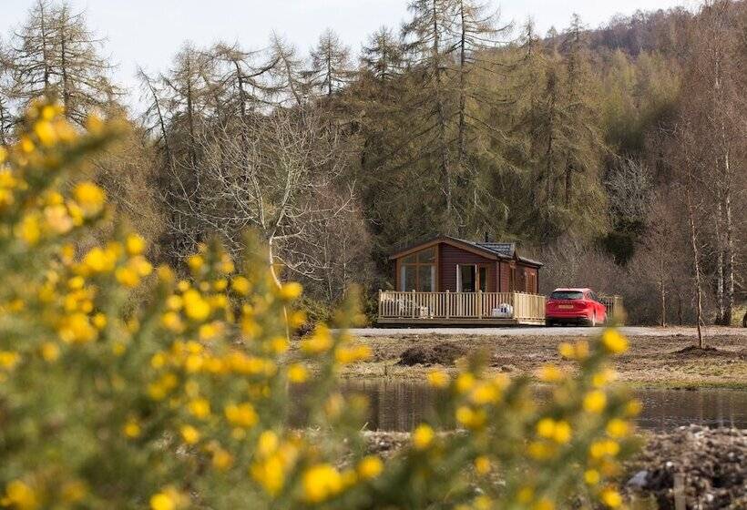 2 Bed Cottage With Hot Tub At Loch Achilty, Nc500