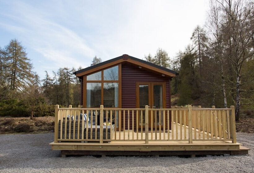2 Bed Cottage With Hot Tub At Loch Achilty, Nc500