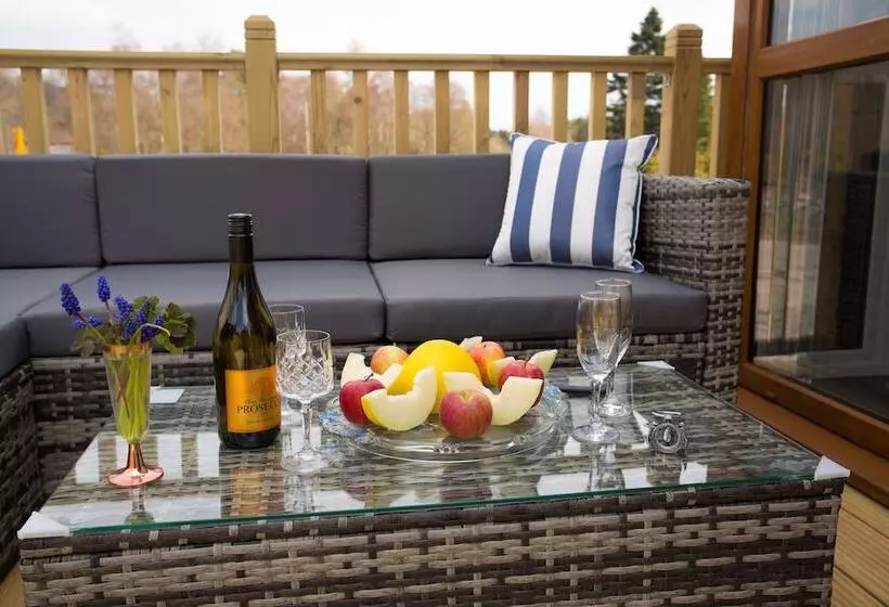 2 Bed Cottage With Hot Tub At Loch Achilty, Nc500