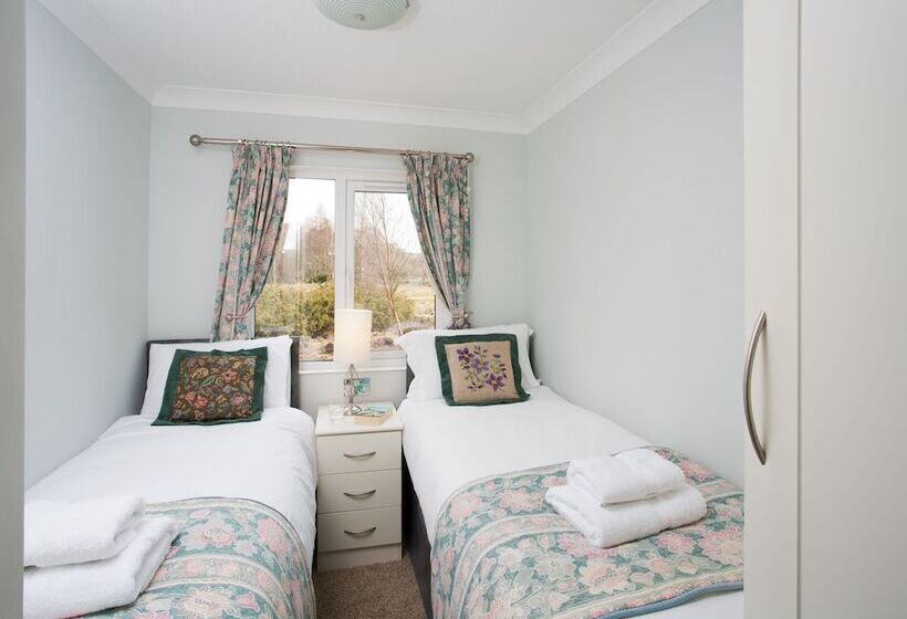 2 Bed Cottage With Hot Tub At Loch Achilty, Nc500