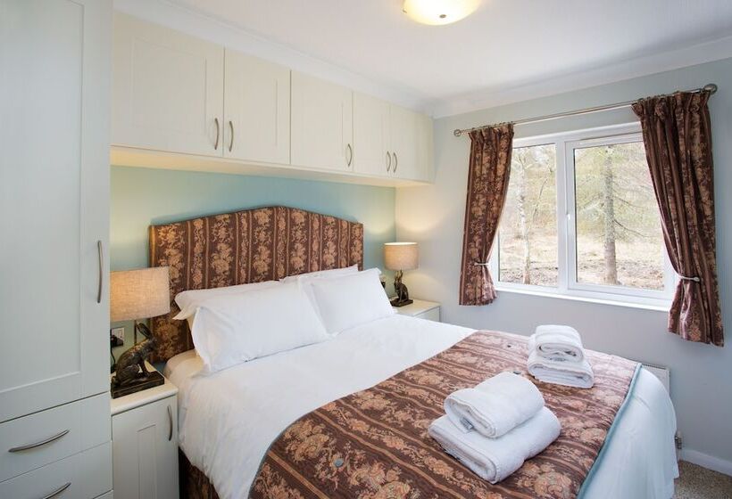 2 Bed Cottage With Hot Tub At Loch Achilty, Nc500