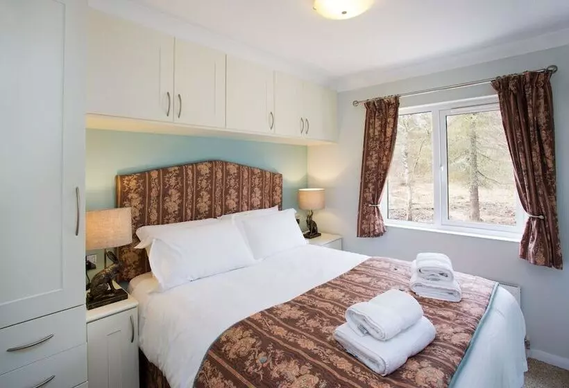 2 Bed Cottage With Hot Tub At Loch Achilty, Nc500