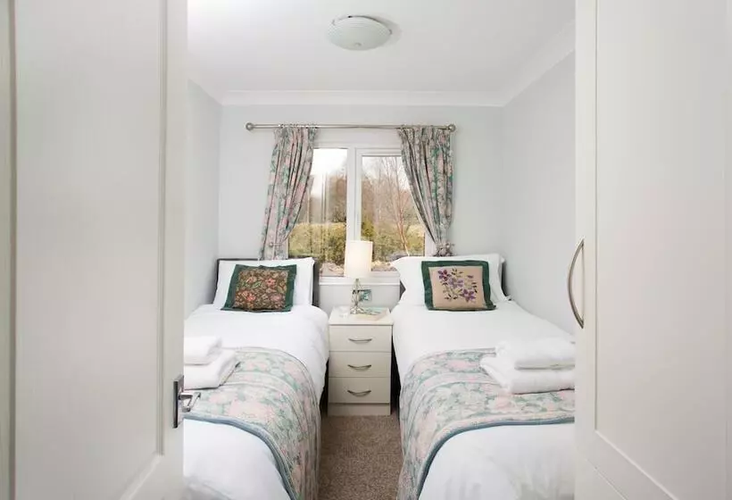 2 Bed Cottage With Hot Tub At Loch Achilty, Nc500