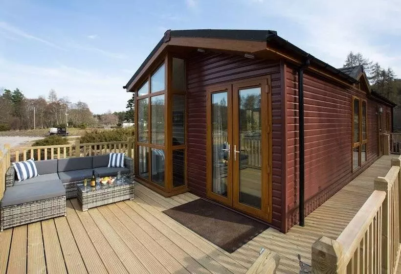 2 Bed Cottage With Hot Tub At Loch Achilty, Nc500