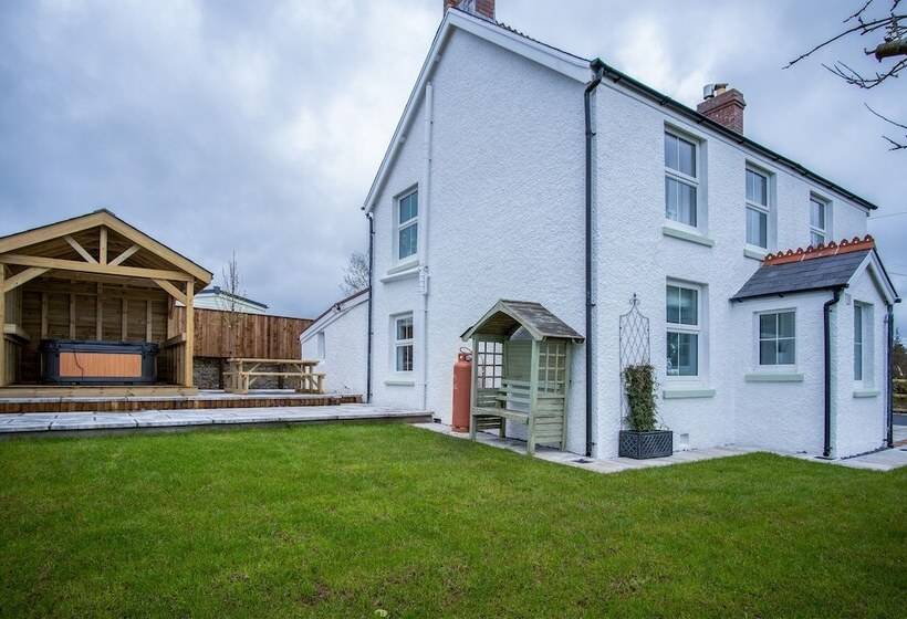 Elidyr Cottage 3 Bed Cottage Amroth