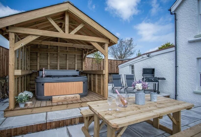 Elidyr Cottage 3 Bed Cottage Amroth