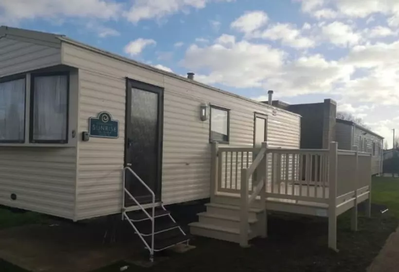 Lovely 2 Bed Caravan In Walton On The Naze