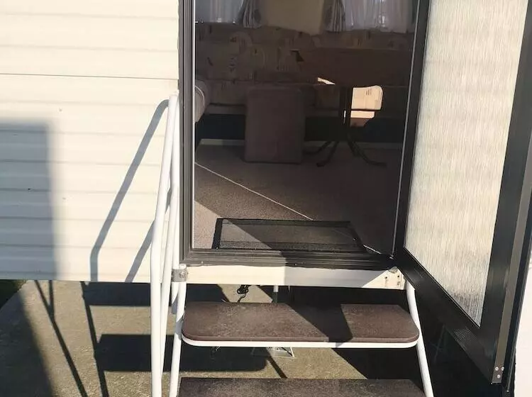 Lovely 2 Bed Caravan In Walton On The Naze