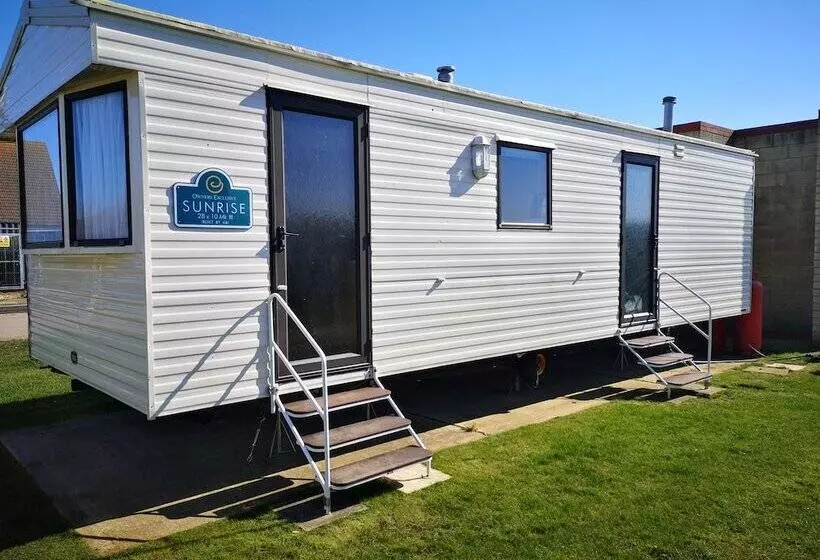 Lovely 2 Bed Caravan In Walton On The Naze