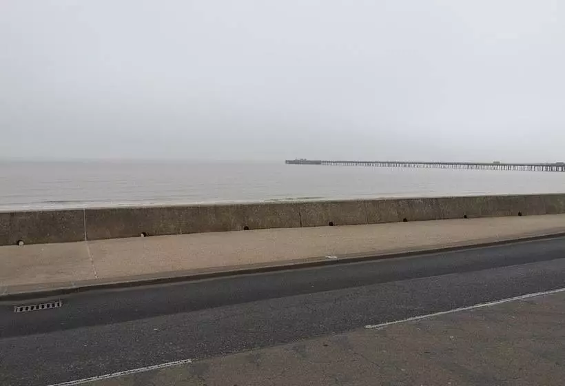 Lovely 2 Bed Caravan In Walton On The Naze