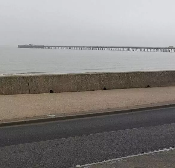 Lovely 2 Bed Caravan In Walton On The Naze