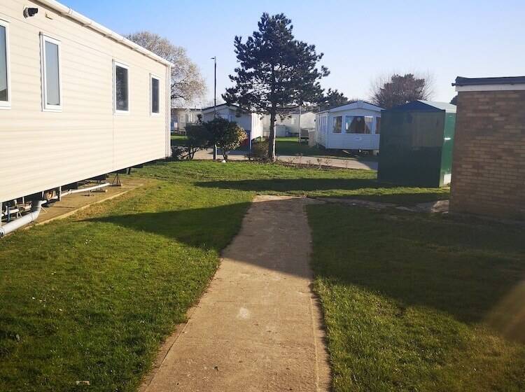 Lovely 2 Bed Caravan In Walton On The Naze