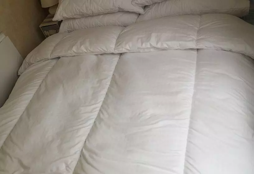 Lovely 2 Bed Caravan In Walton On The Naze