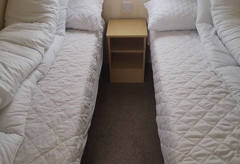 Lovely 2 Bed Caravan In Walton On The Naze