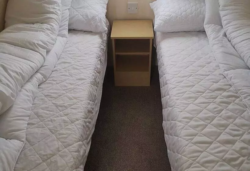 Lovely 2 Bed Caravan In Walton On The Naze