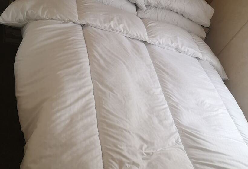 Lovely 2 Bed Caravan In Walton On The Naze