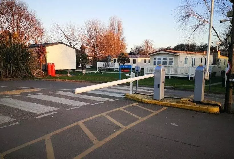 Lovely 2 Bed Caravan In Walton On The Naze