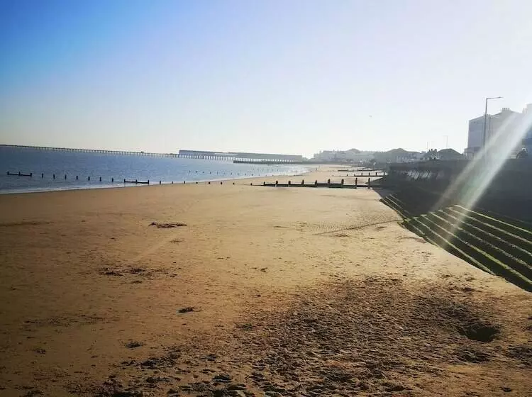 Lovely 2 Bed Caravan In Walton On The Naze