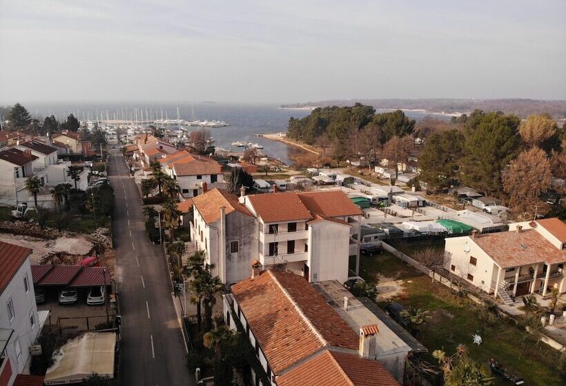 بنسيون House Uli Near The Funtana Beach