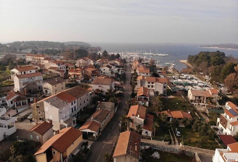 بنسيون House Uli Near The Funtana Beach
