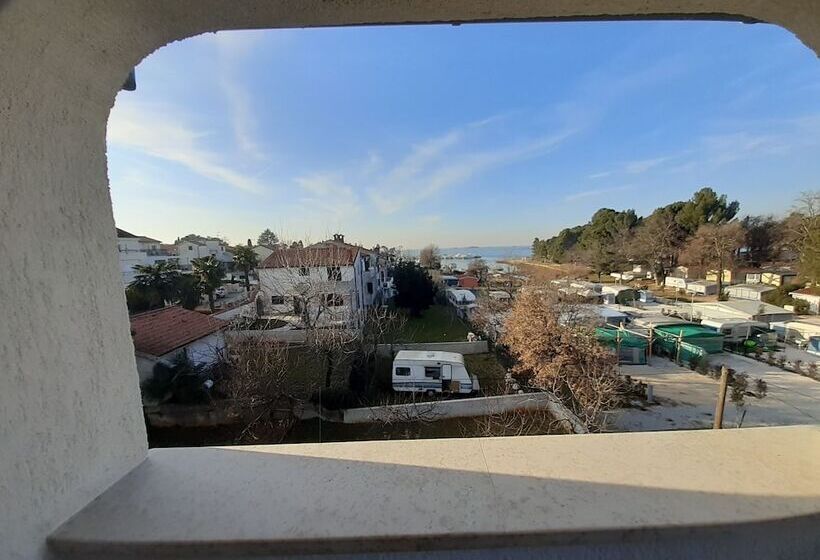 بنسيون House Uli Near The Funtana Beach