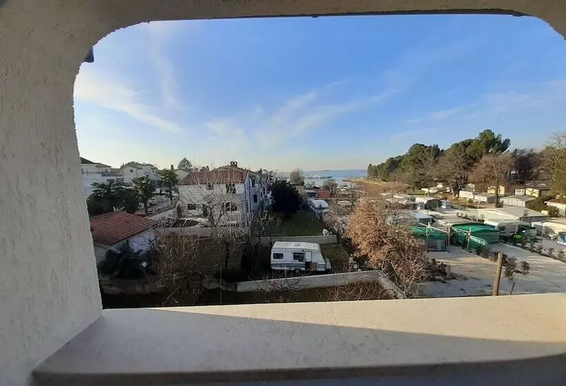 ペンション House Uli Near The Funtana Beach