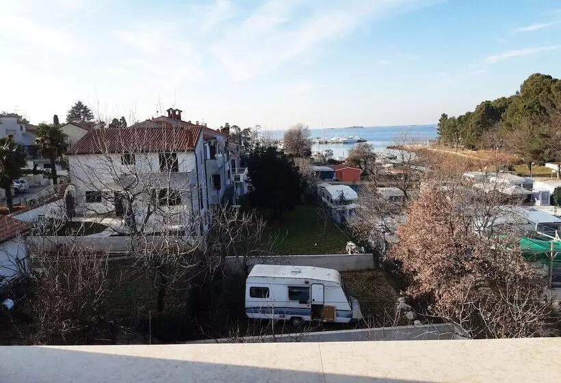 ペンション House Uli Near The Funtana Beach