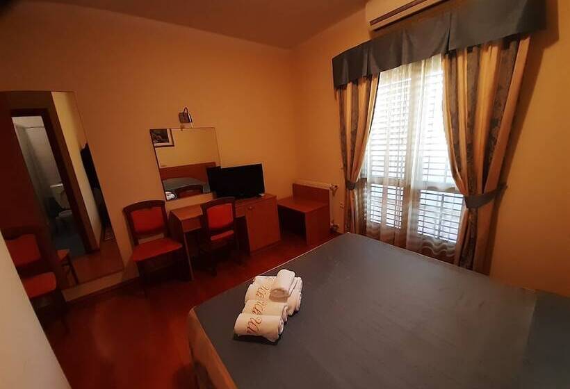 بنسيون House Uli Near The Funtana Beach