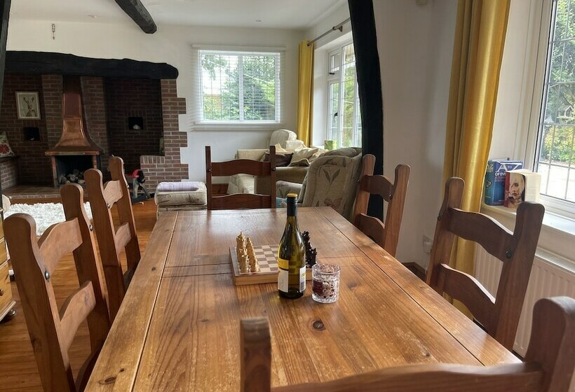 Stunning Detached Cottage With Poole Views And Hot Tub