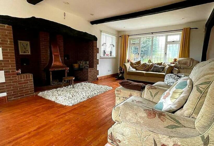 Stunning Detached Cottage With Poole Views And Hot Tub