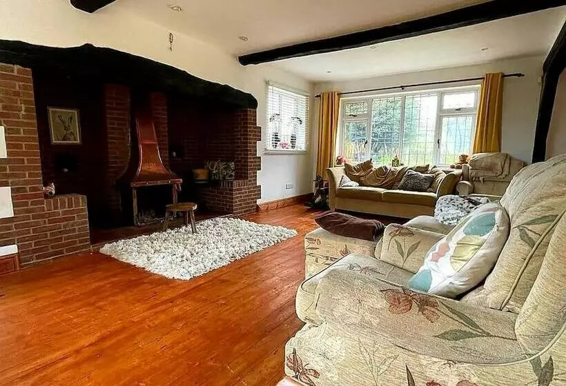 Stunning Detached Cottage With Poole Views And Hot Tub