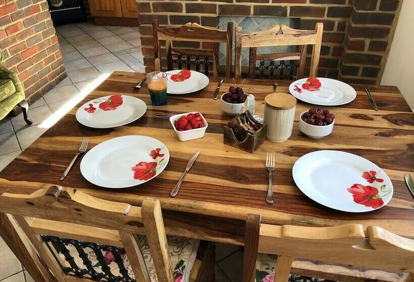 Stunning Detached Cottage With Poole Views And Hot Tub