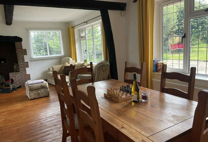 Stunning Detached Cottage With Poole Views And Hot Tub