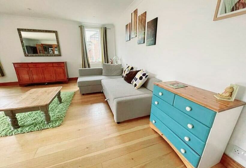 Stunning Detached Cottage With Poole Views And Hot Tub