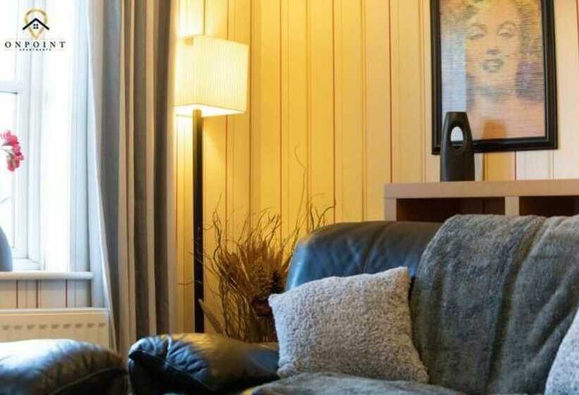 펜션 Captivating & Comfy 3 Bed Home 2parking