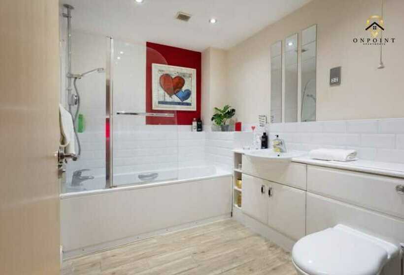 펜션 Captivating & Comfy 3 Bed Home 2parking