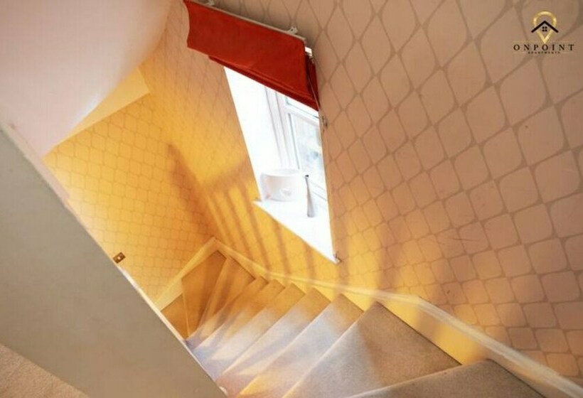 펜션 Captivating & Comfy 3 Bed Home 2parking