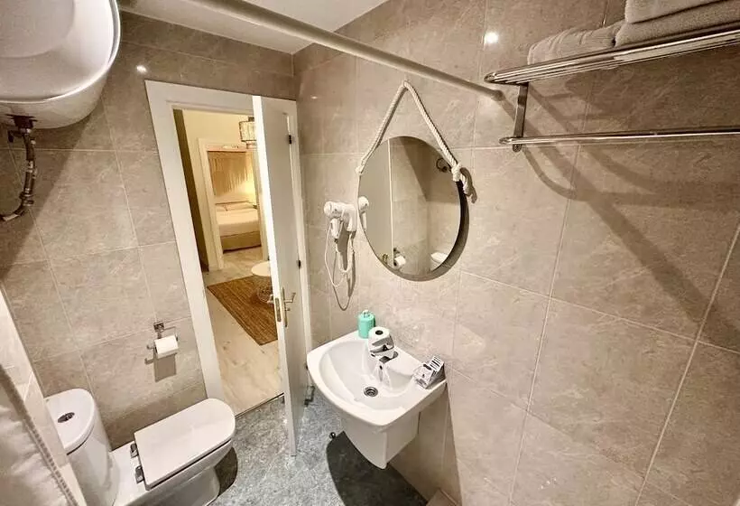 ユースホステル Far Home Gran Vía