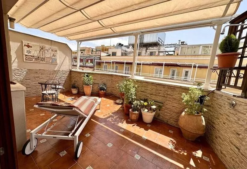 ユースホステル Far Home Gran Vía