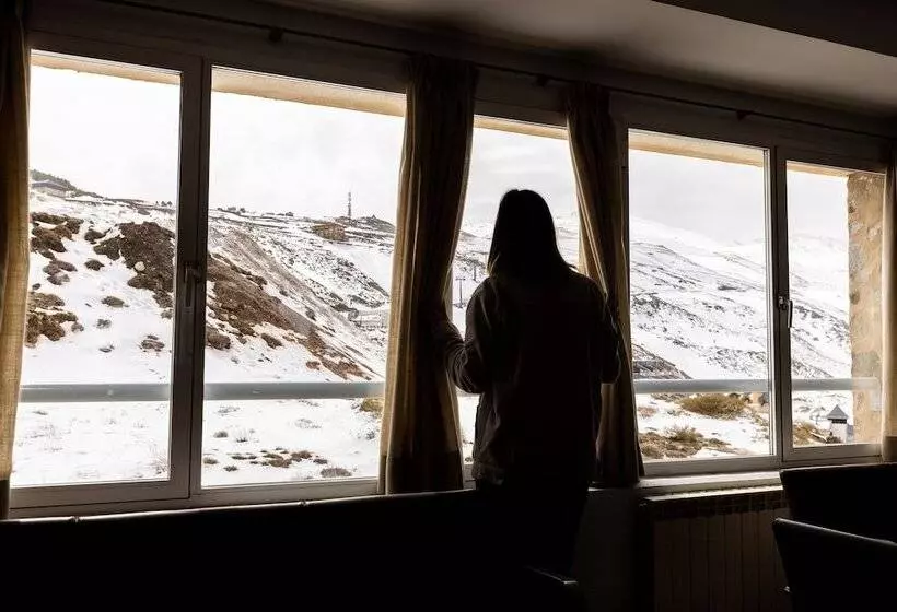 Albergue Inturjoven Sierra Nevada Hostel