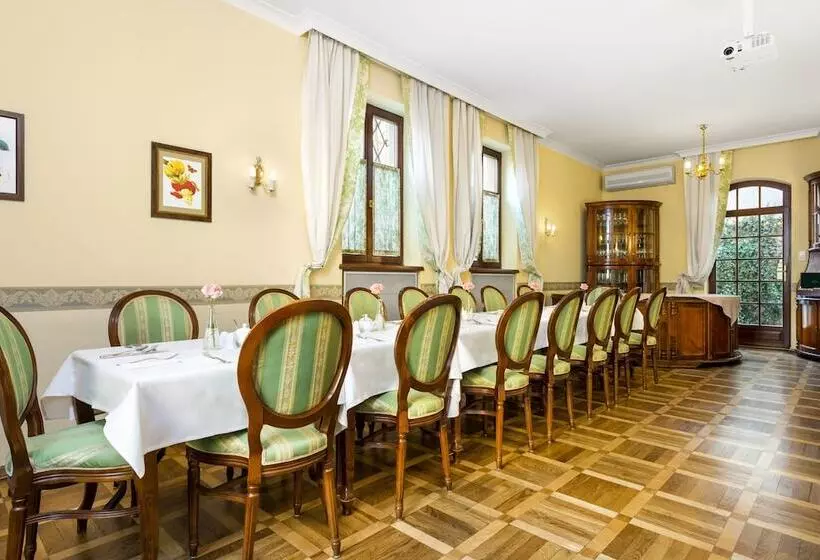 Отель Maltański