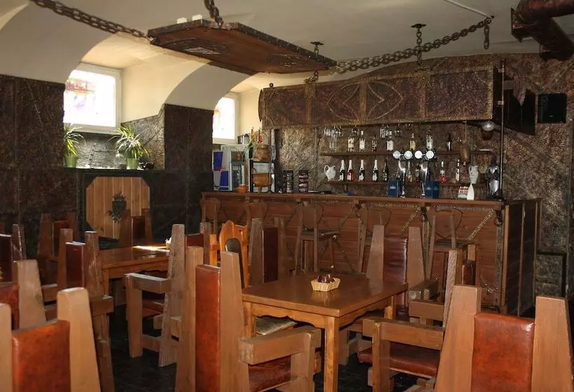 Lanselot Hotel   Hostel