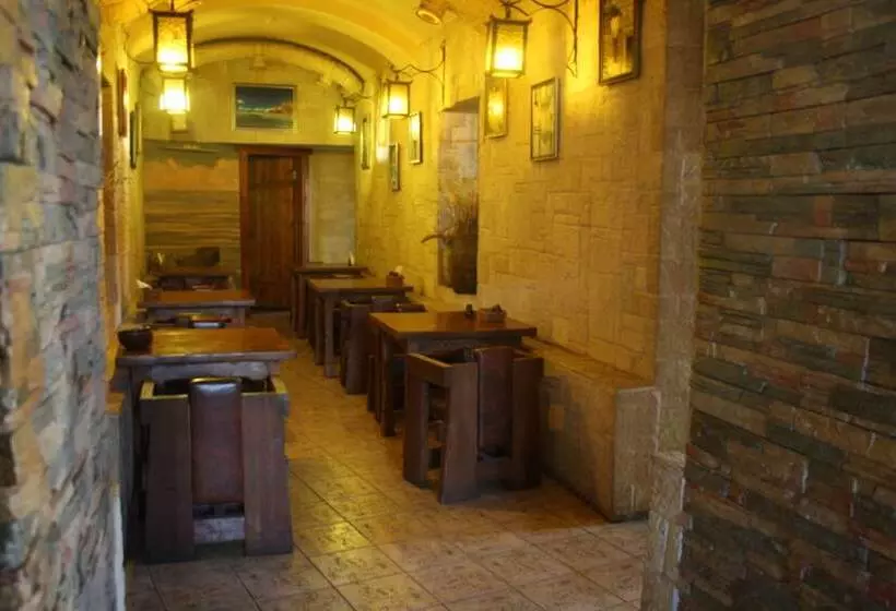 Lanselot Hotel   Hostel