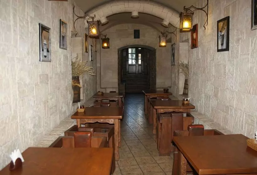 Lanselot Hotel   Hostel