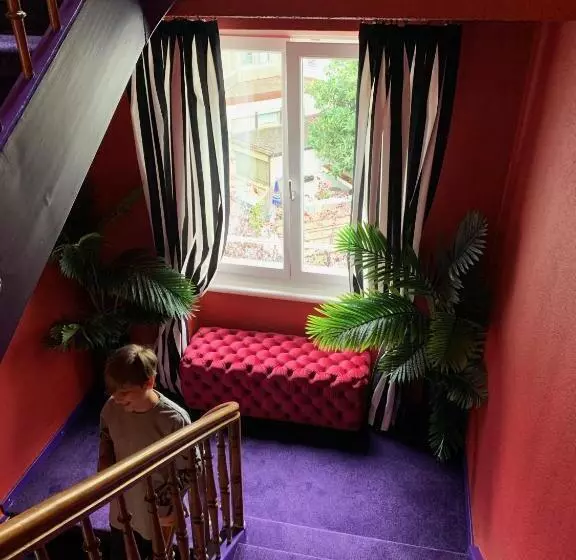 The Henry Self Check In Guesthouse