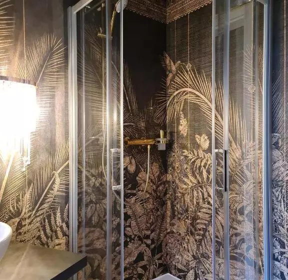 The Henry Self Check In Guesthouse